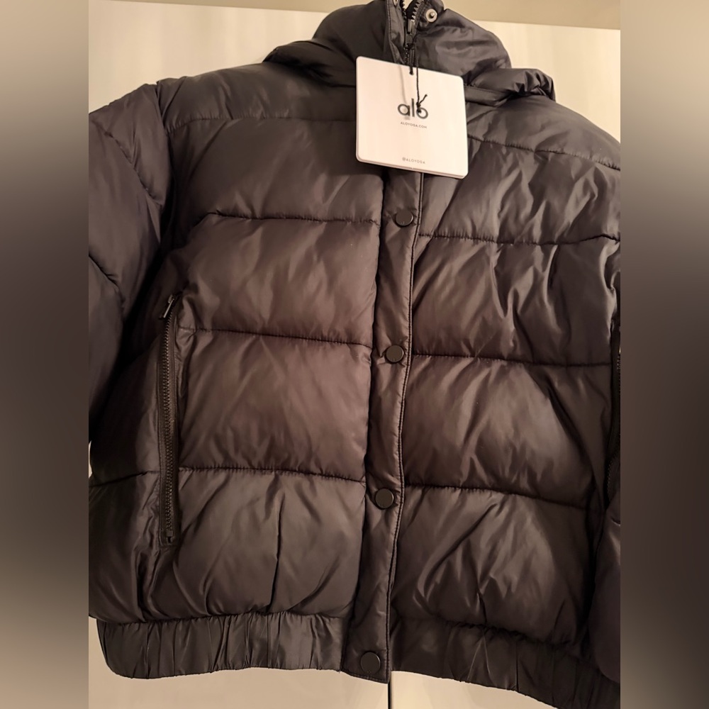 ALO Yoga Black Puffer Jacket - Picture 3 of 9